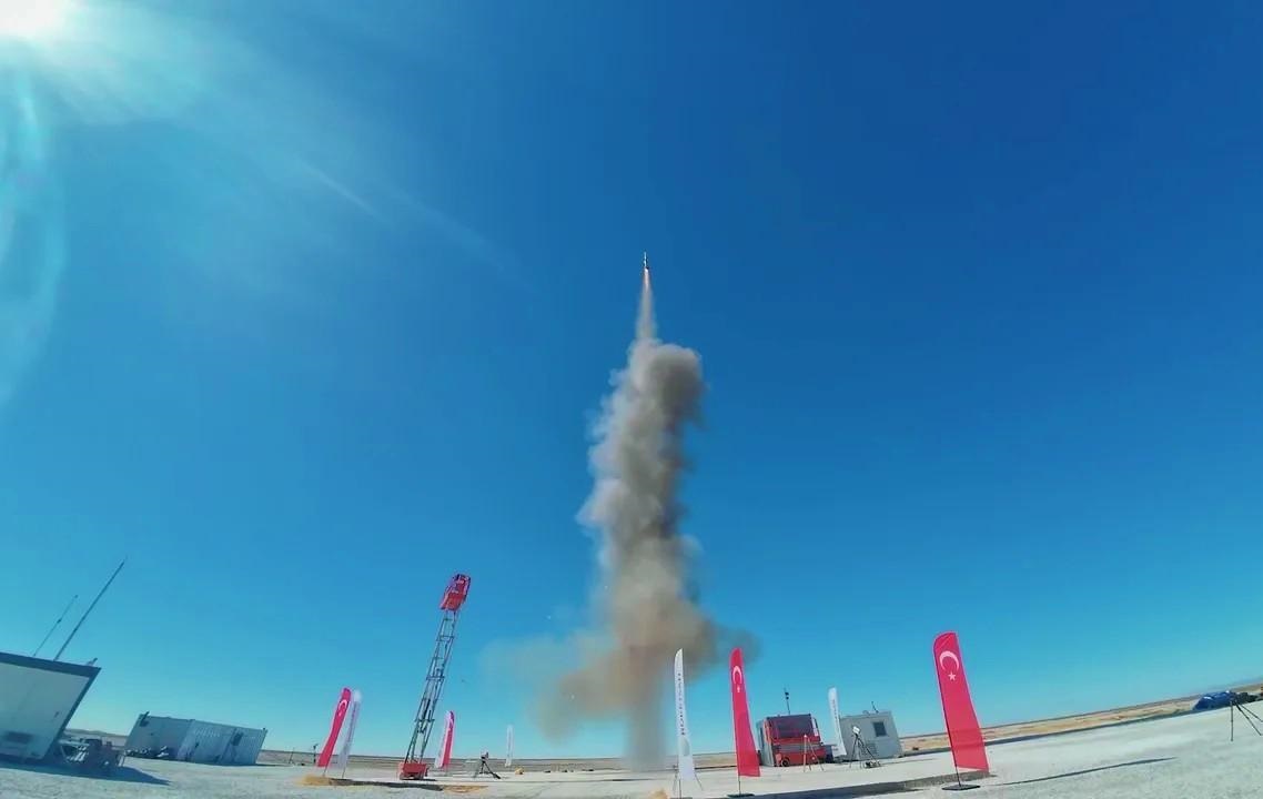 Новини світу - Туреччина провела запуск власної далекобійної ракети з морської платформи