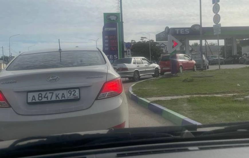 Новини світу - В окупованому Севастополі обмежили продаж бензину