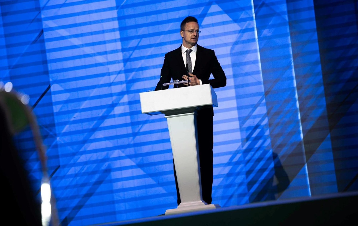 Новини України - Голова МЗС Угорщини зробив заяву російською