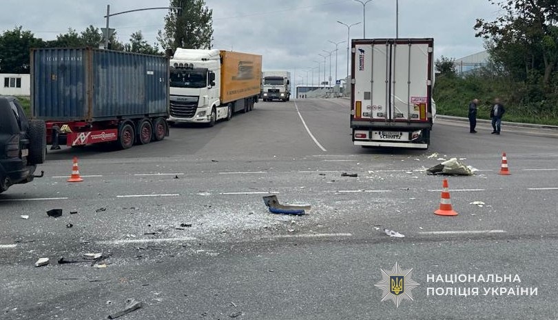 Новини України - Під Львовом маршрутка зіткнулася з вантажівкою: є постраждалі