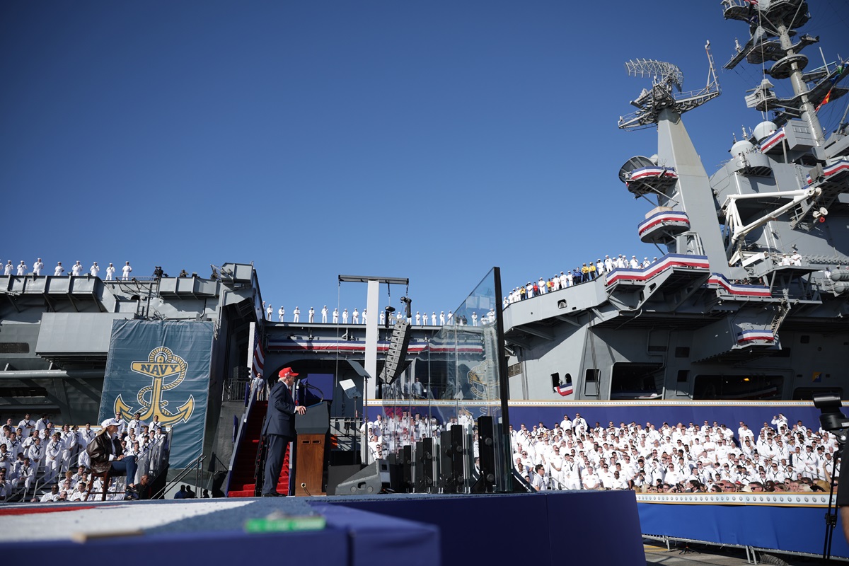 Новини світу - Трамп: США на 25 років випереджують інші країни у сфері субмарин