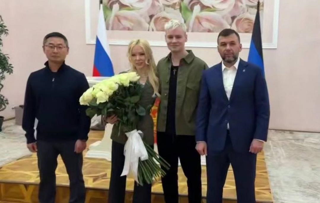 Новини світу - "Путіністи" Шаман і Мізуліна побралися в Донецьку