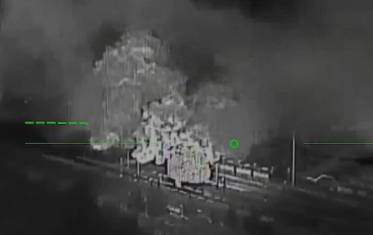 Новини України - ССО показали знищення нафтобаз росіян у Криму