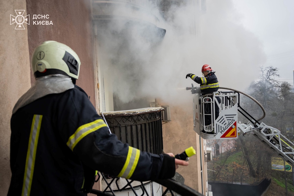 Новини Києва - У Києві через вибух зарядної станції загорілася квартира