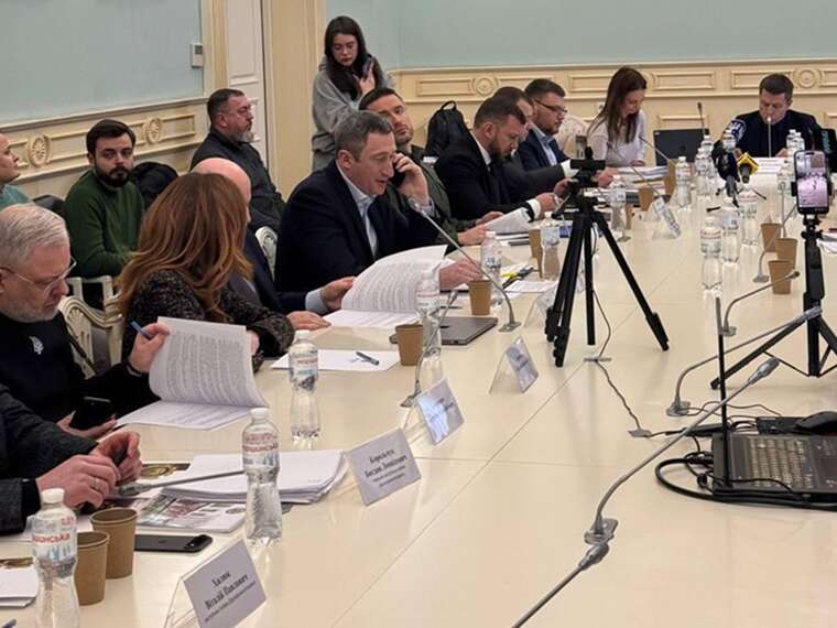 Корупція - Місцезнаходження невідоме, підозри немає Директор НАБУ розповів про статус Єрмака та Умєрова у резонансних справах